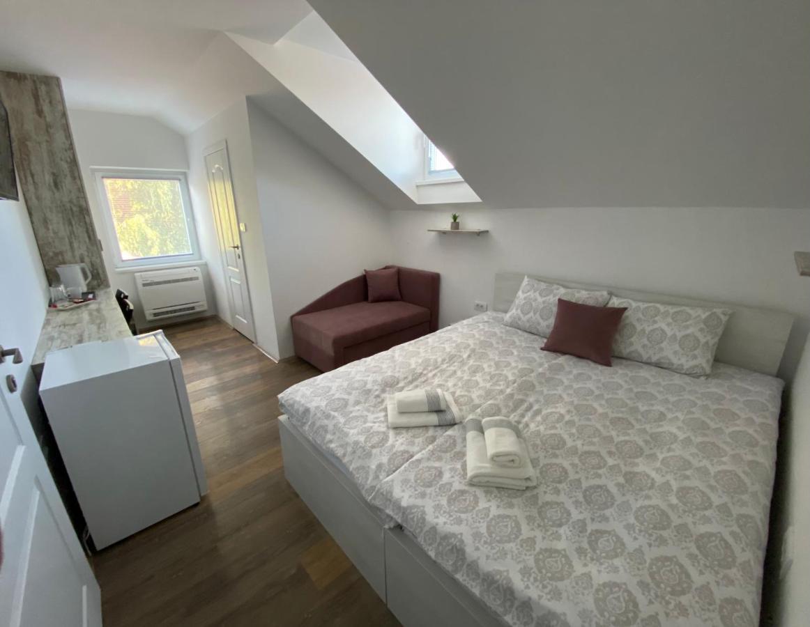 Omis Rooms Pančevo 외부 사진